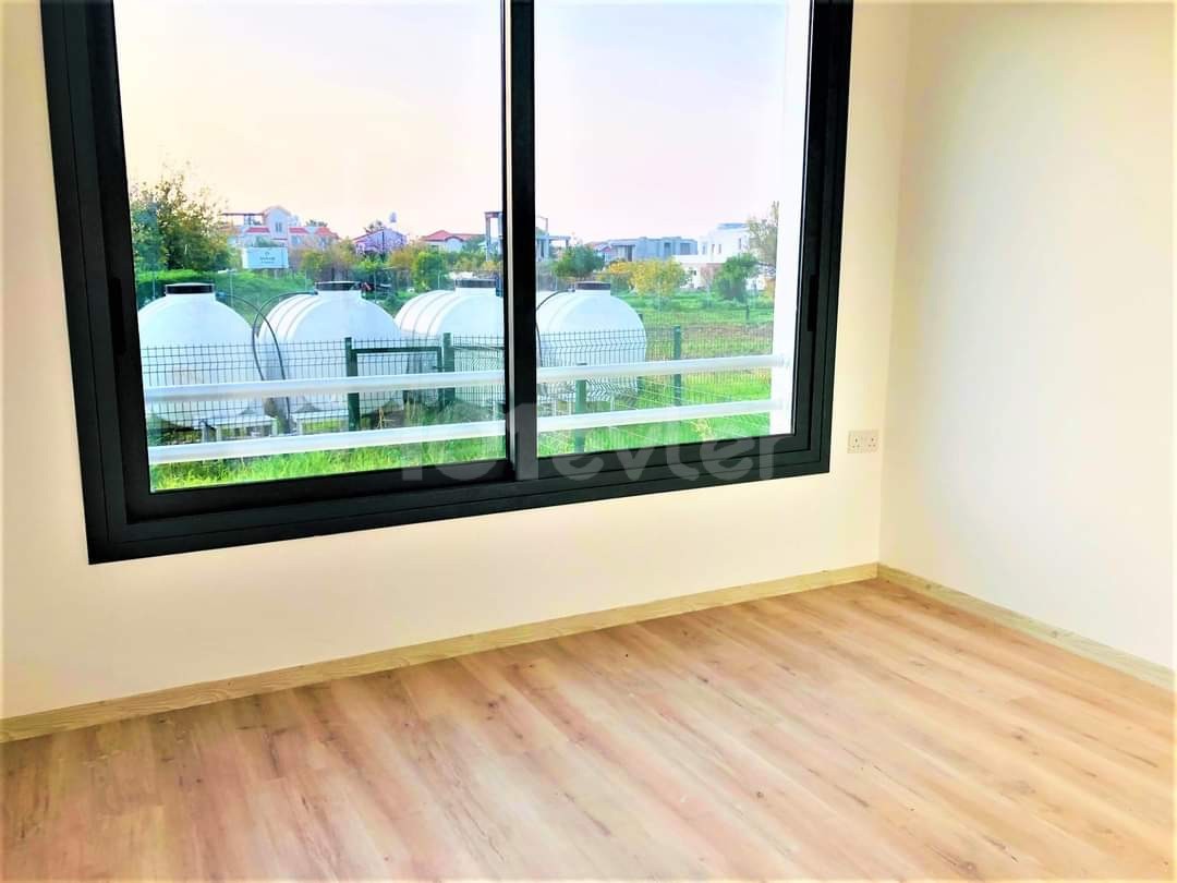 Erdgeschoss-und Penthouse-Wohnungen zum Verkauf in Kyrenia Alsancak ** 