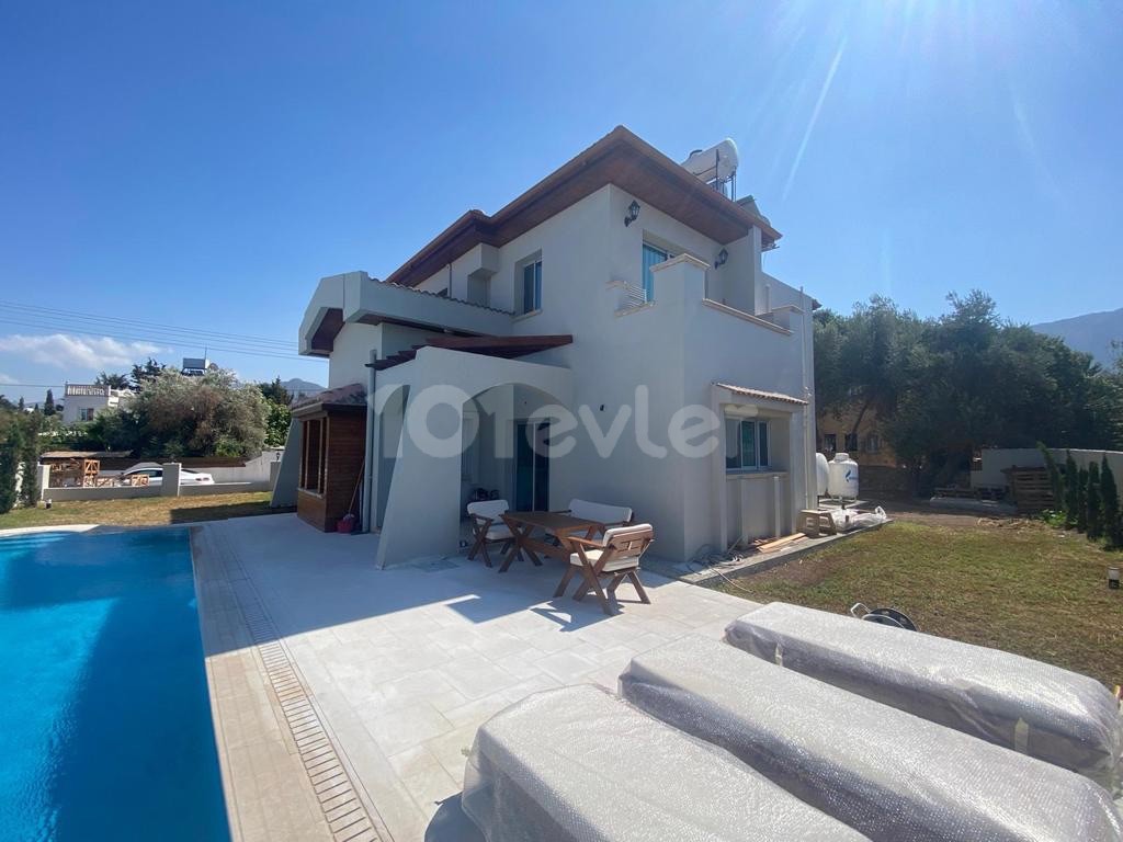 Villa zum Verkauf in Kyrenia Karaoglanoglu ** 