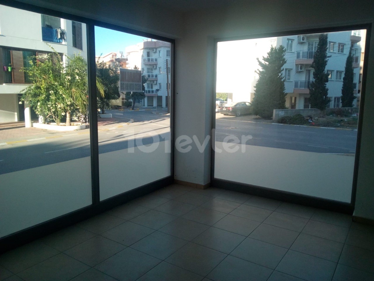 Girne Merkez'de Cadde Üzeri Kiralık Dükkan