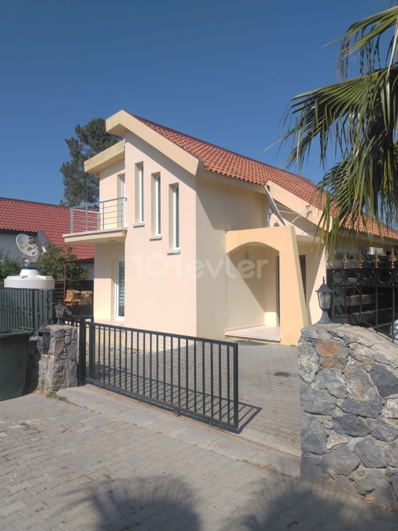 Villa zum Verkauf in Kyrenia Karsiyaka ** 