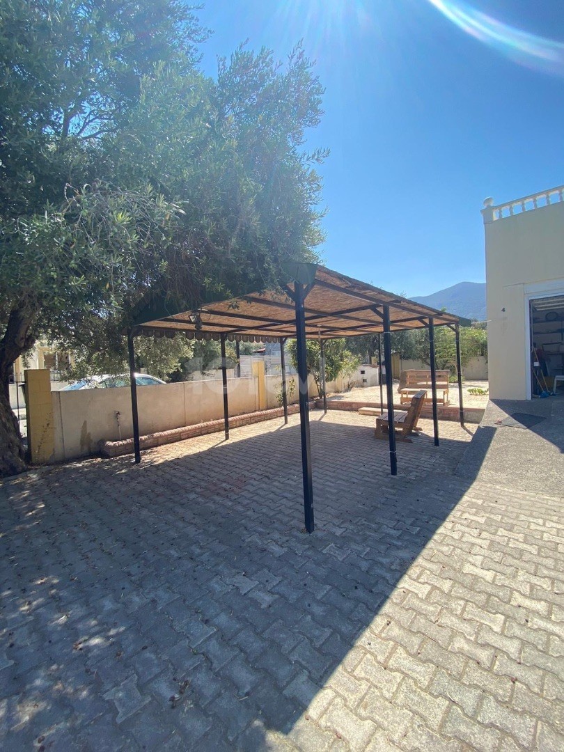 Bungalow zum Verkauf in Kyrenia Ozanköy ** 