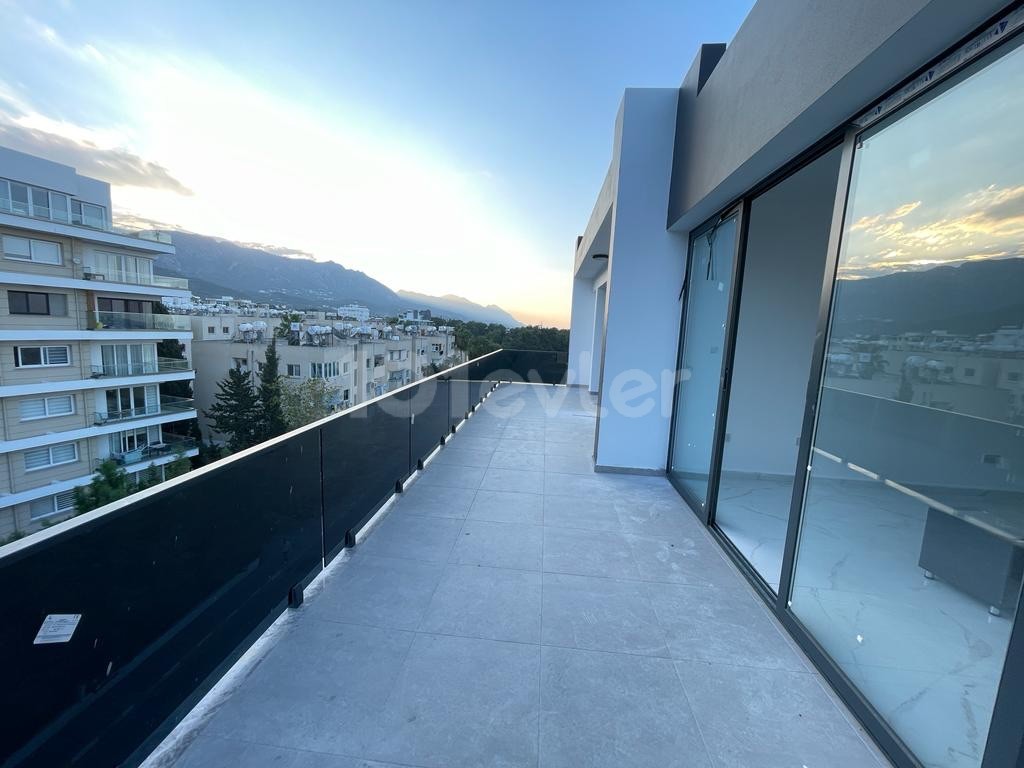 Girne Merkez'de Satılık 2+1 Penthouse