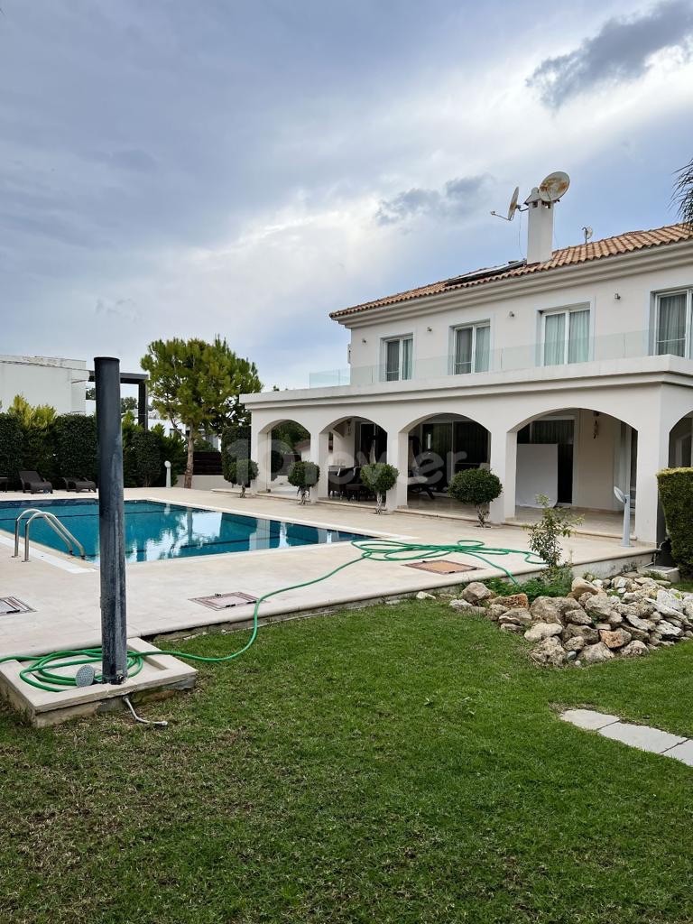 For Sale 4+1 Villa in Alsancak, Kyrenia