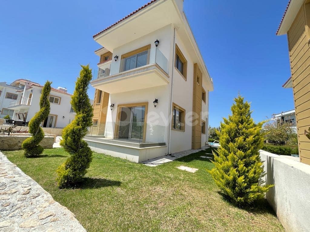 Girne Alsancak'ta Satılık 3+1 Villa