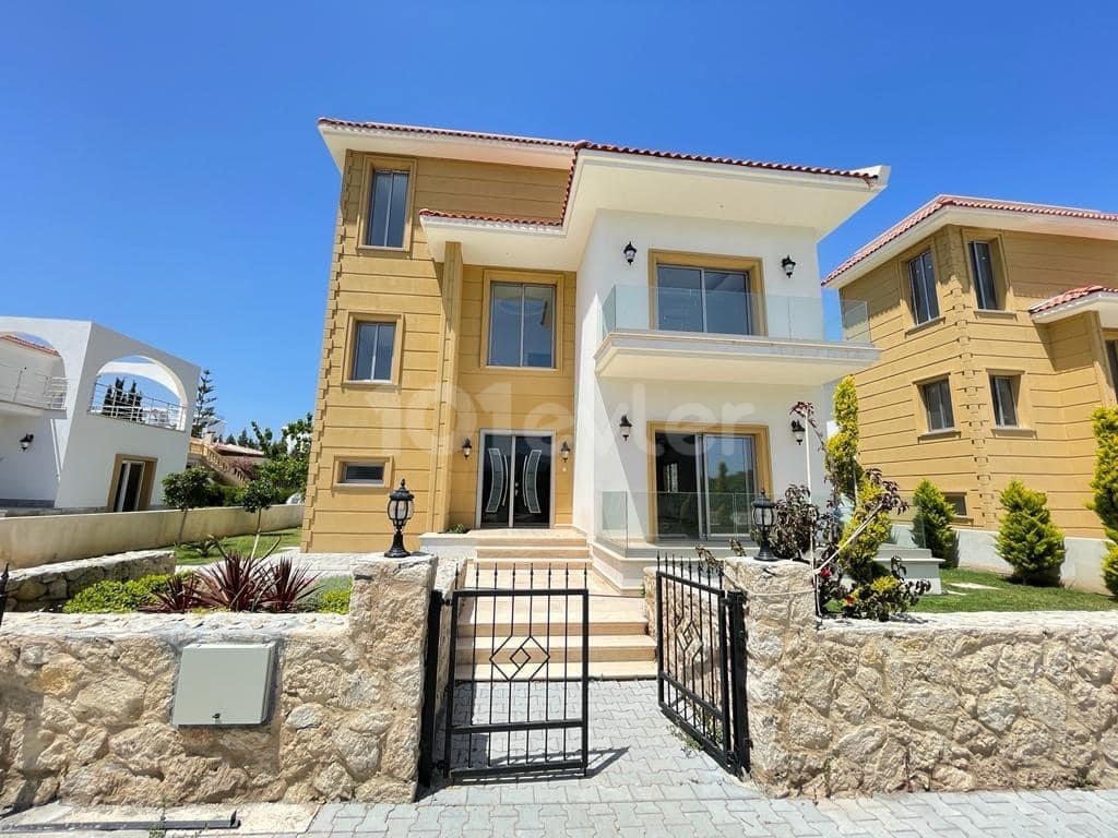 Girne Alsancak'ta Satılık 3+1 Villa