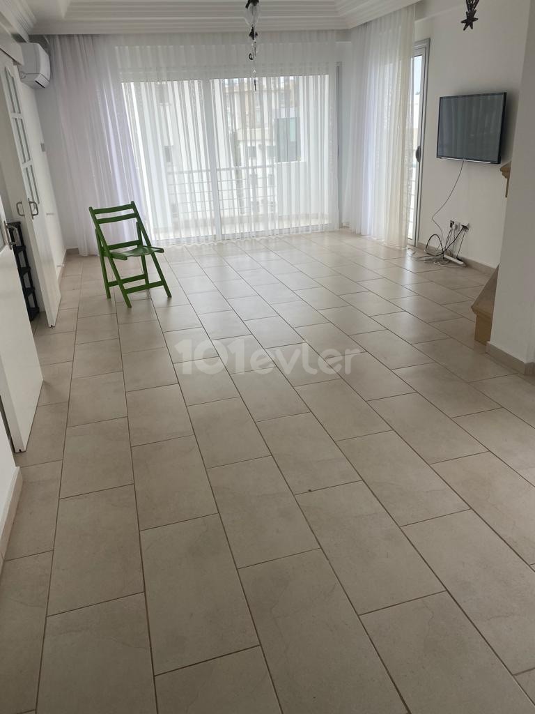 Girne Merkez'de Kiralık 3+1 Penthouse