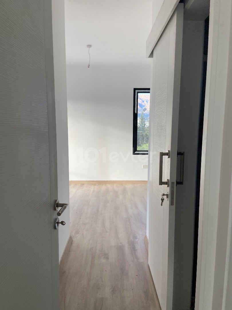 2+1 115m2 flats above a shop for sale in Bogaz