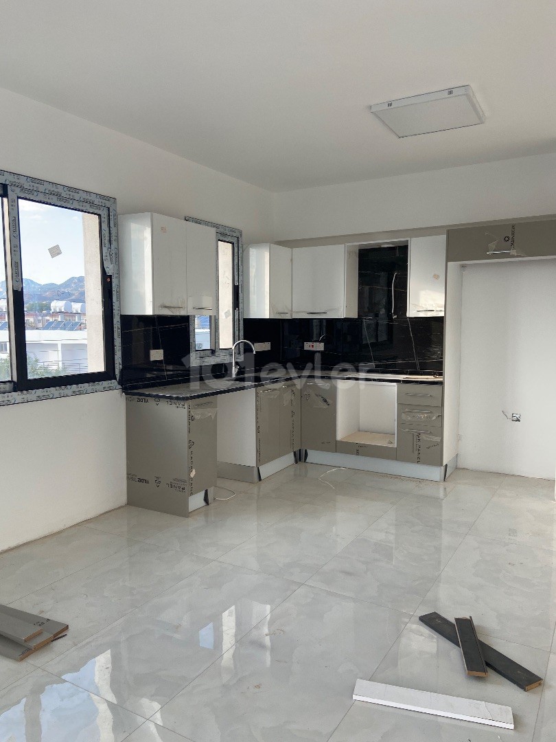 Bogazda satılık dükkan üstü 2+1 115m2 daireler