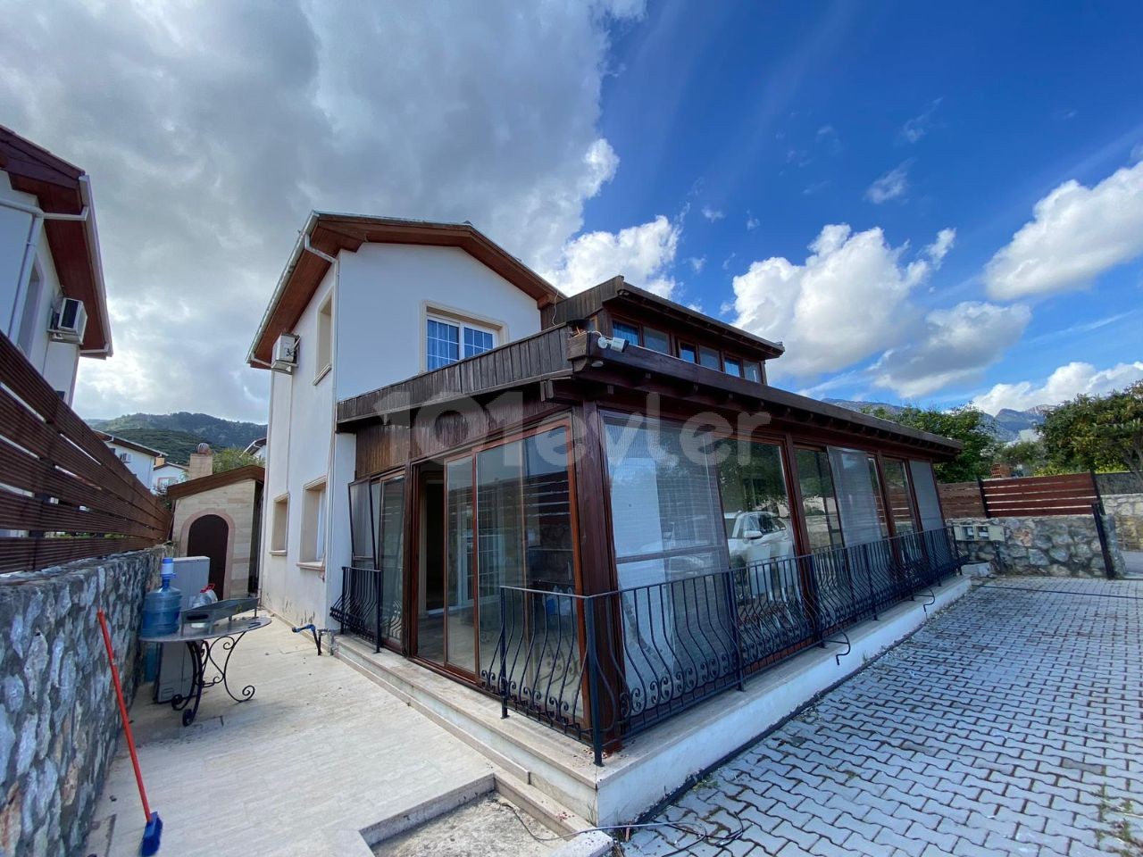 3+1 villa with mountain and sea views in Kyrenia