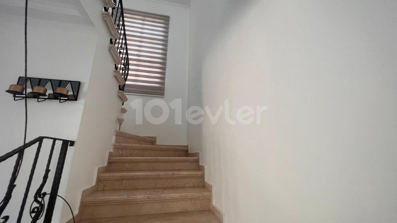 Lapta da Dağ ve Deniz Manzaralı Özel Havuzlu Kiralık Villa!!