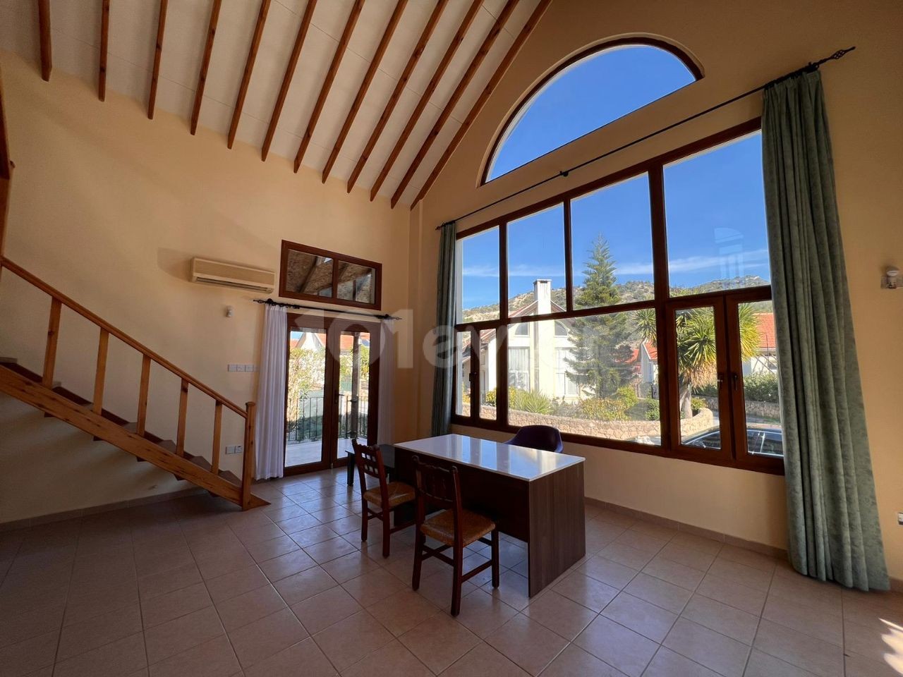 Villa with garden for the price of an apartment in Karsiyaka!!