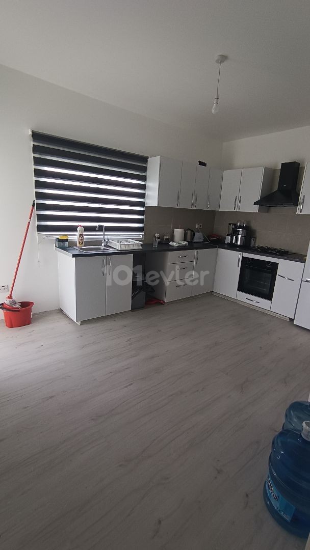 آپارتمان 2+1 برای فروش پشت شهرداری در Yenikent!