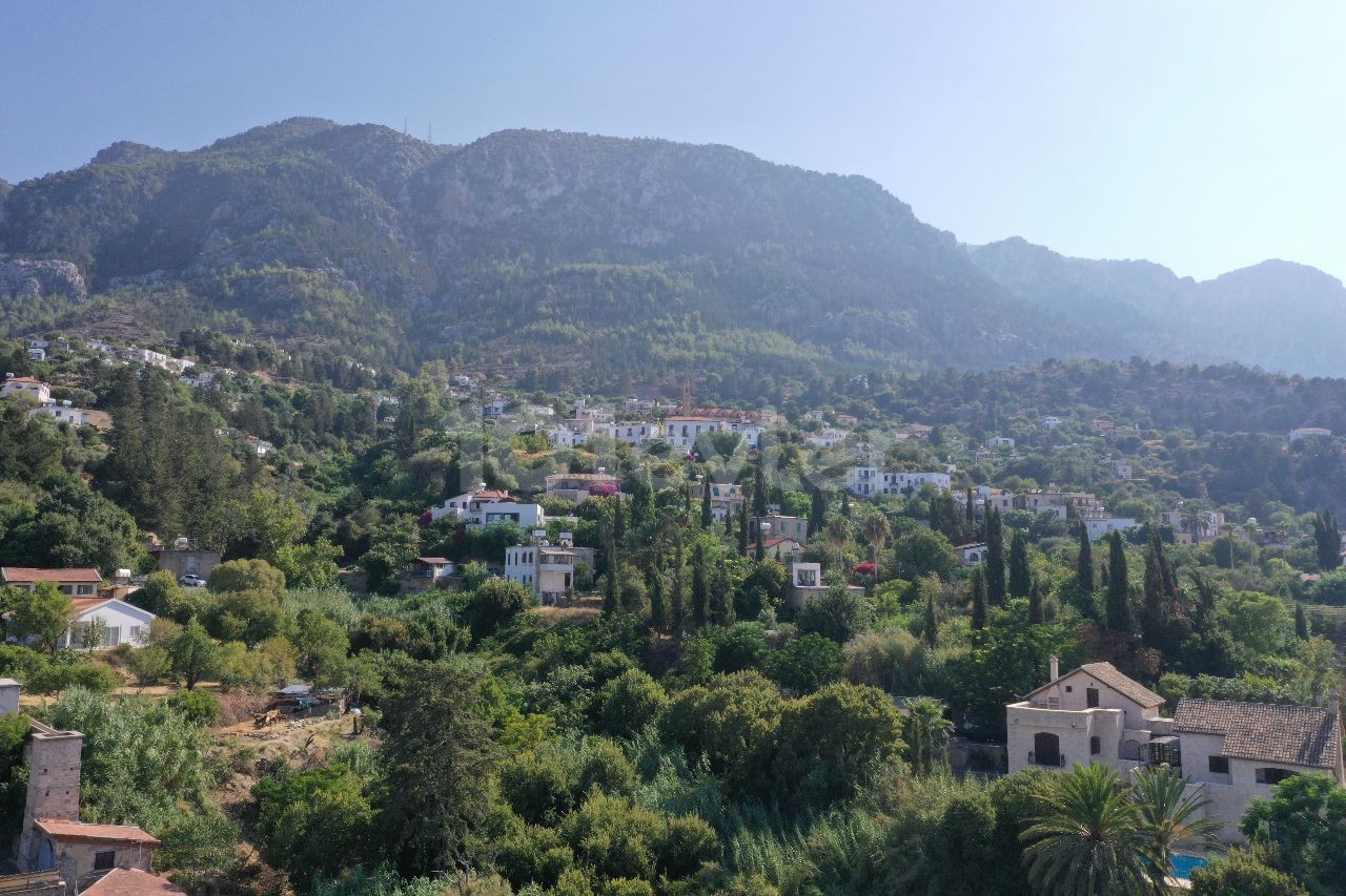 Lapta merkezde satılık muhteşem arsa