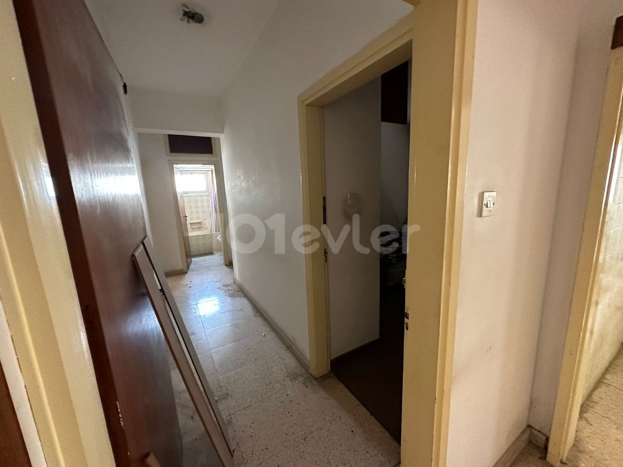 3+1 flat for sale in Kyrenia Center. With Turkish Housing!!!