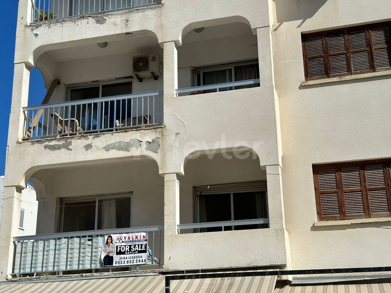 3+1 flat for sale in Kyrenia Center. With Turkish Housing!!!