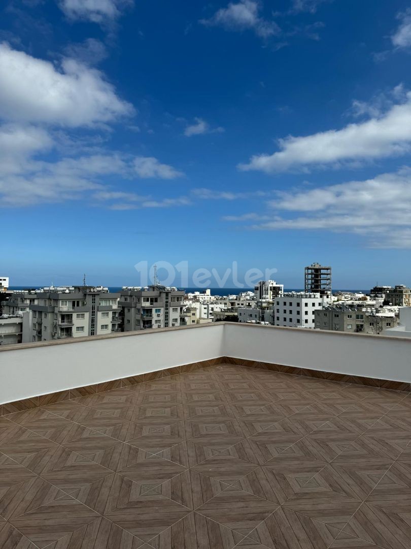 2+1 WOHN-PENTHOUSE ZU VERMIETEN IM KYRENIA CENTER