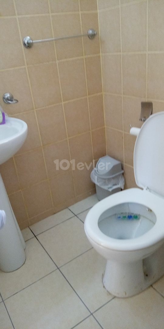 2+1 Wohnung mit privater Terrasse zum Verkauf im Zentrum von Kyrenia