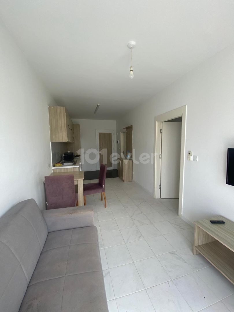 Girne Karaoğlanoğlu, 1+1 Flat for Rent Close to GAU 400 STG / +905338202346