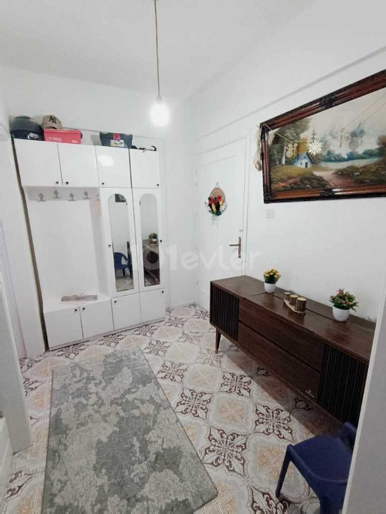 Kyrenia Zentrum, 3+1 möblierte Wohnung zu verkaufen £126.000 / +90 533 864 20 03