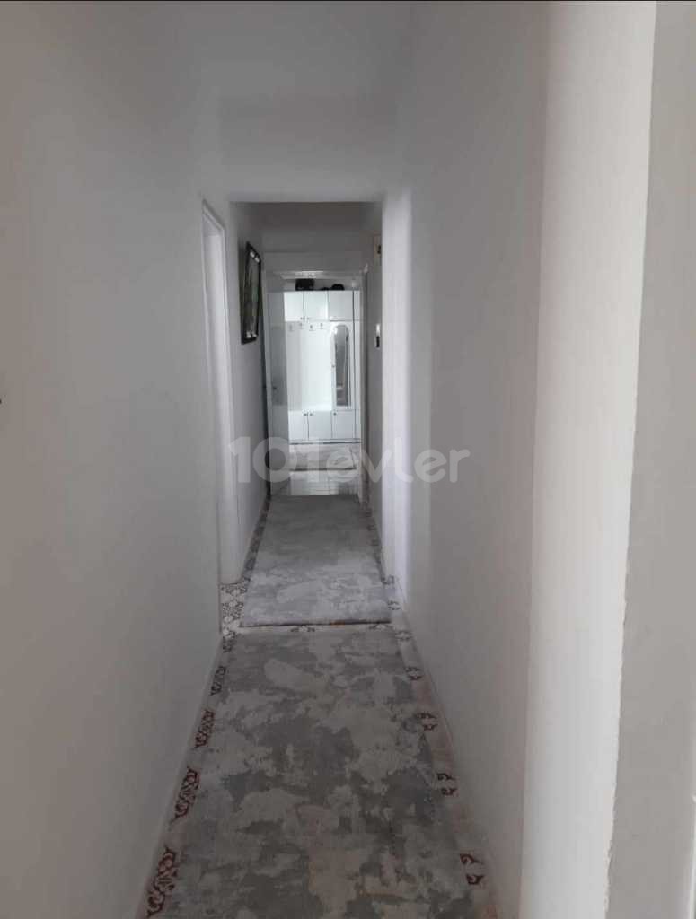 Kyrenia Zentrum, 3+1 möblierte Wohnung zu verkaufen £126.000 / +90 533 864 20 03