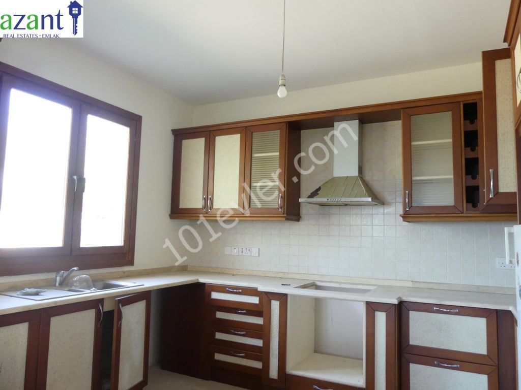 4 BEDROOM VILLA IN KARMI