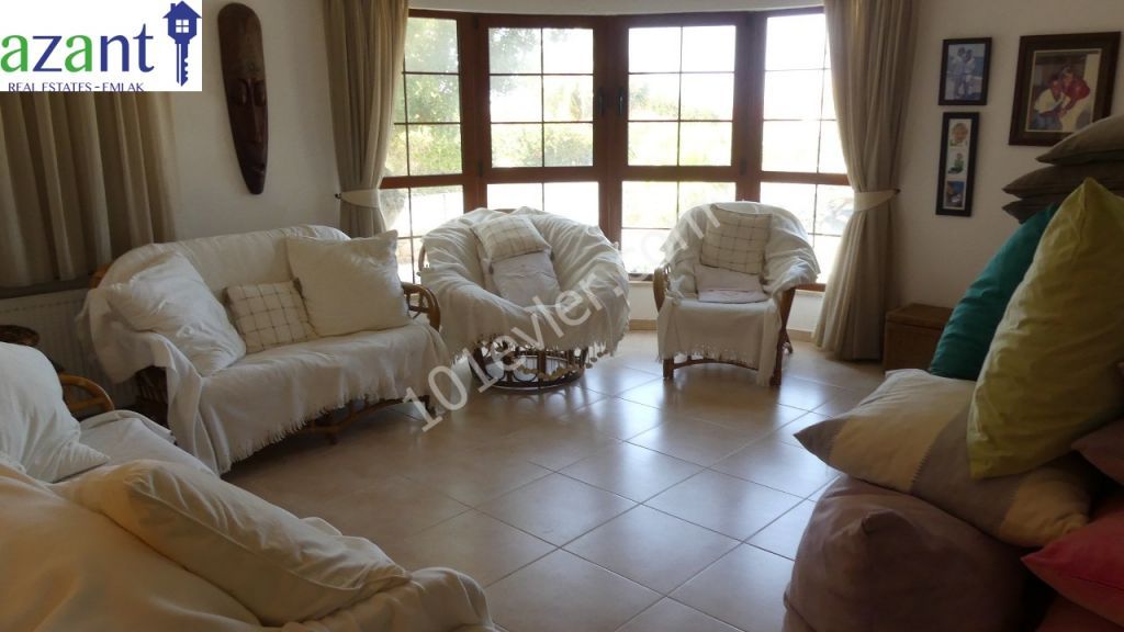 Stunning 3 bed Villa with Pool in Kayalar