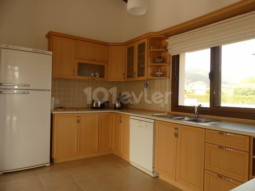 3 Bed Villa with Pool in Kayalar