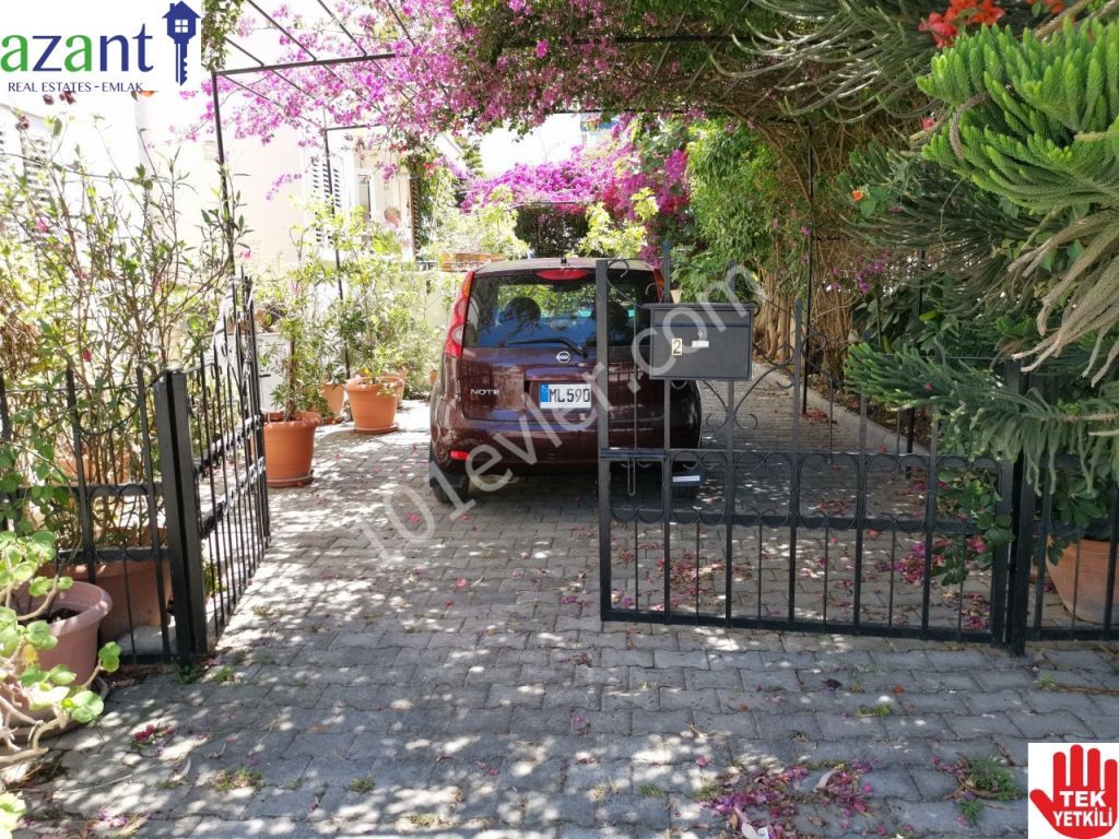 تخت برای فروش in Girne Merkez, گیرنه