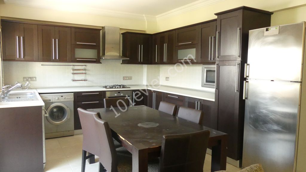 3 Bedroom apartment ın Kyrenıa Center