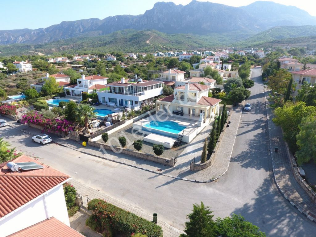 3 BEDROOM VILLA WITH POOL IN ALSANCAK