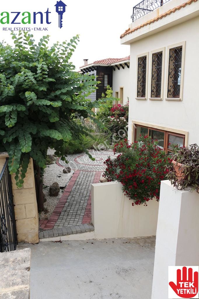 BELLAPAIS'DA 4 YATAK ODALI VILLA