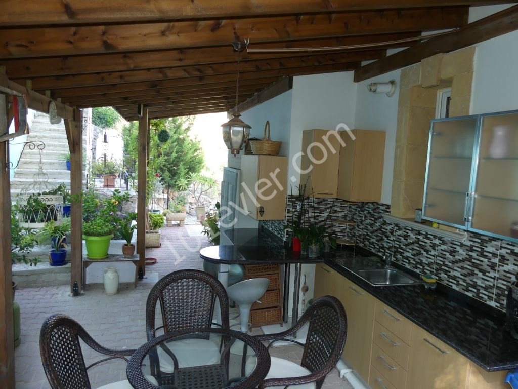  LUXURY 3 BEDROOM VILLA WITH PRIVATE POOL IN ALSANCAK