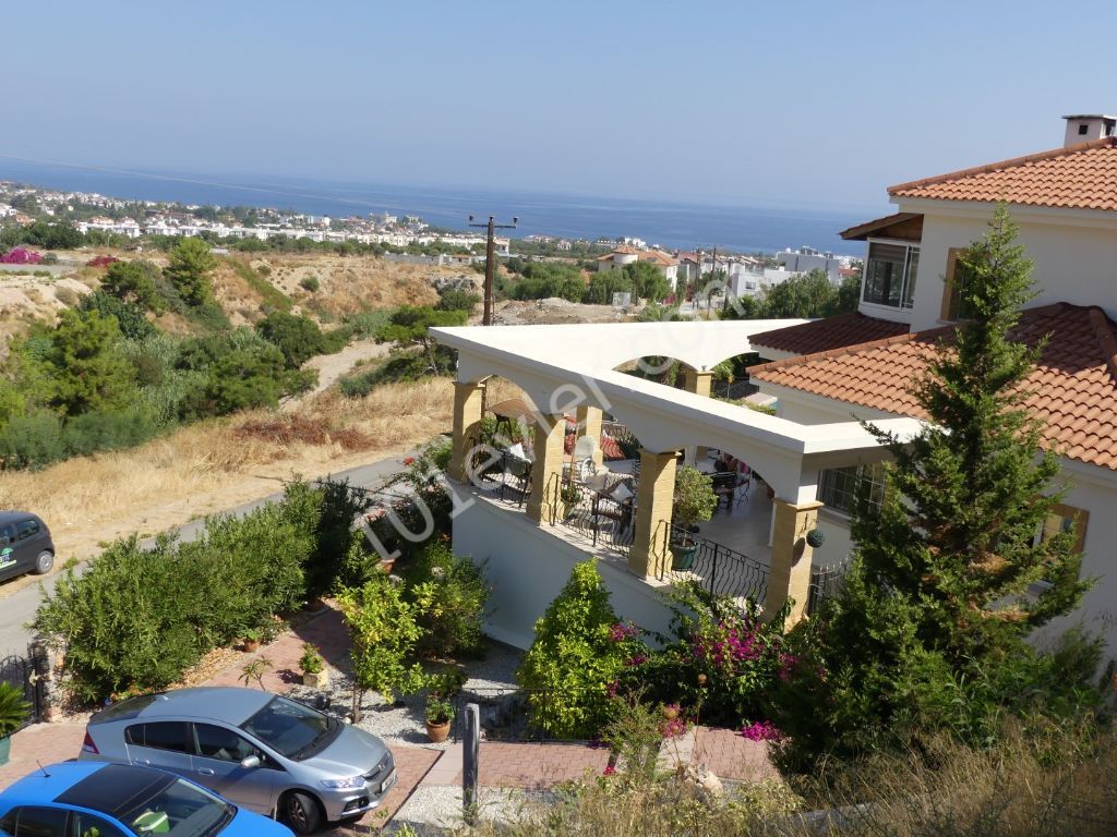  LUXURY 3 BEDROOM VILLA WITH PRIVATE POOL IN ALSANCAK