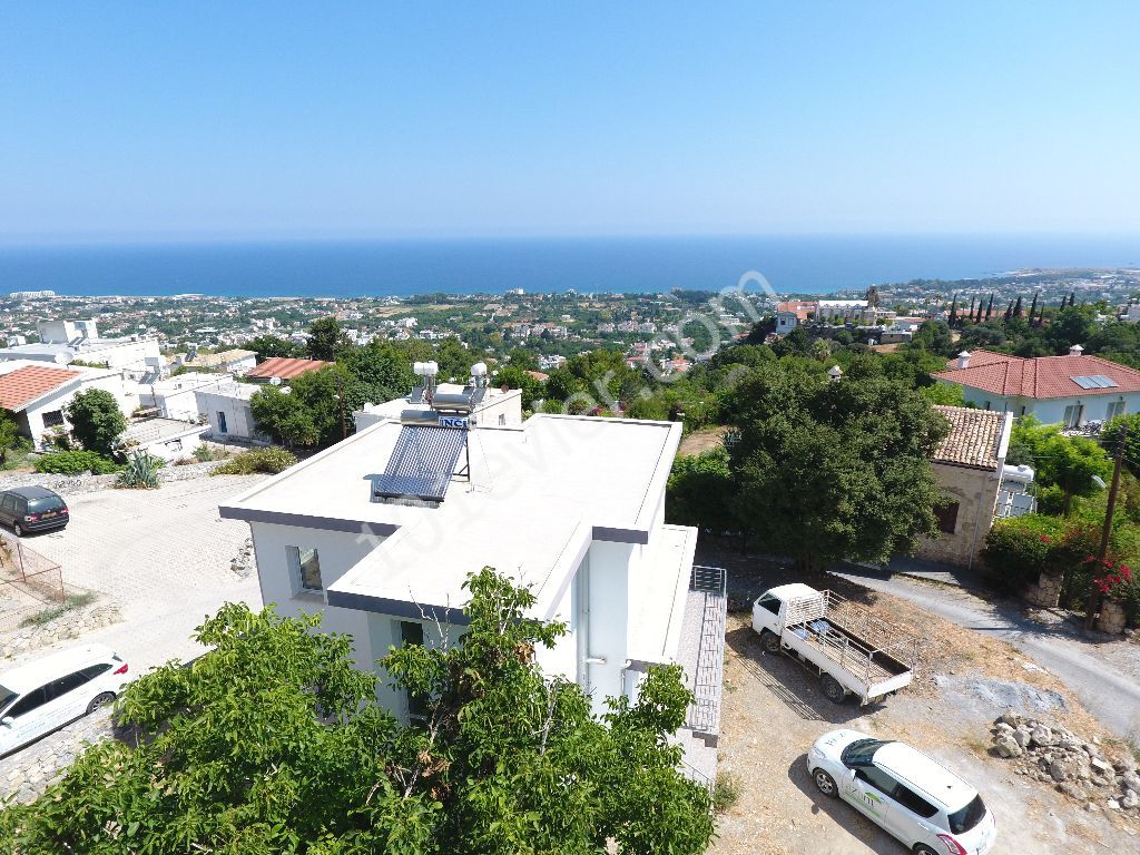 Kıbrıs Girne Lapta da Satılık Villa