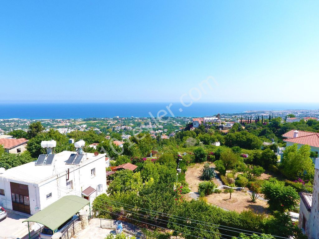 Kıbrıs Girne Lapta da Satılık Villa