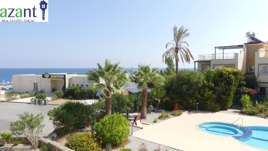 APARTMENT WITH A PRIVATE ROOF TERRACE AND COMMUNAL POOL ON A POPULAR SITE IN LAPTA.