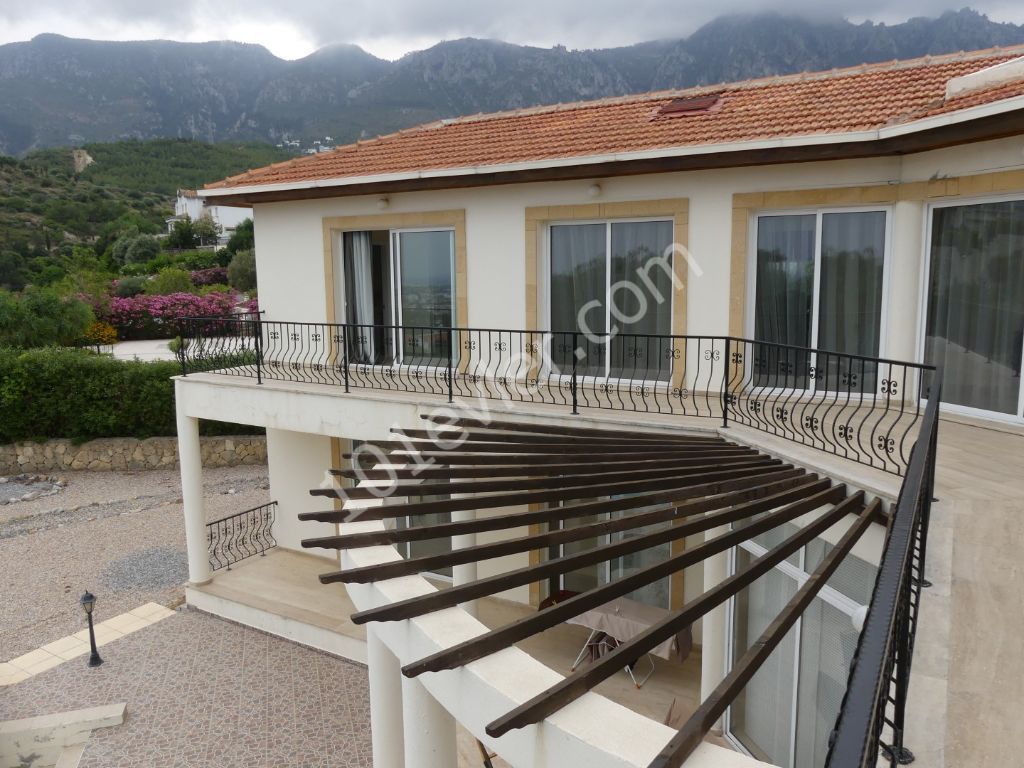 FOUR BEDROOM VILLA WITH POOL IN EDREMIT