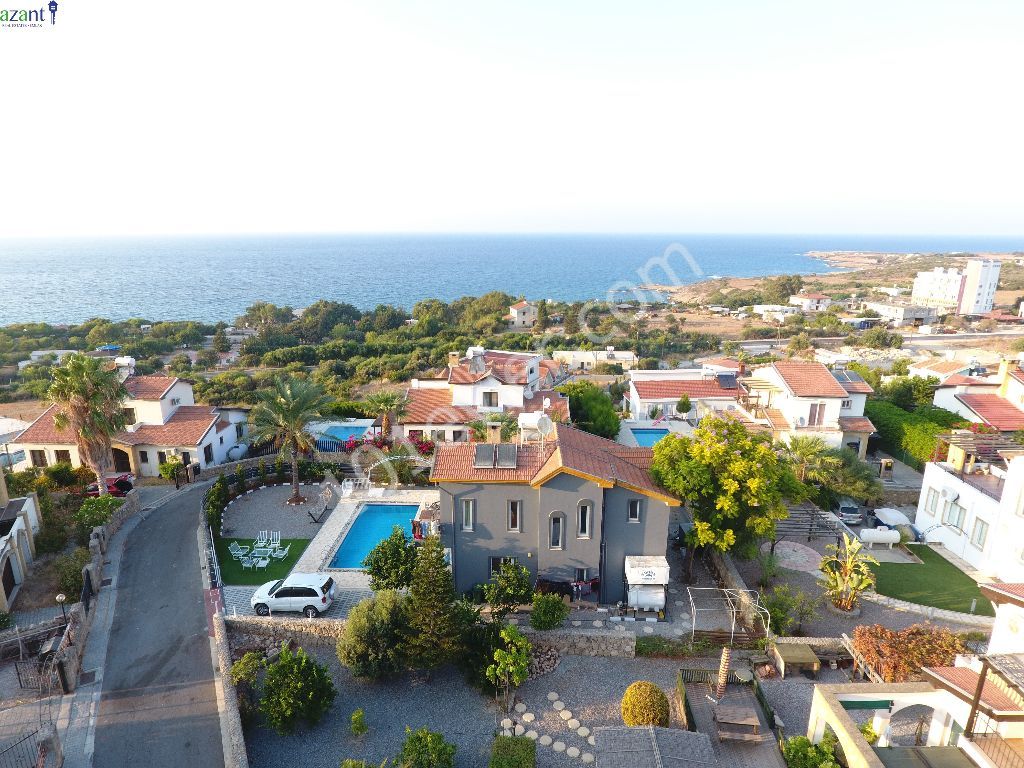 4 Bedroom Villa with Private Pool in Karsiyaka