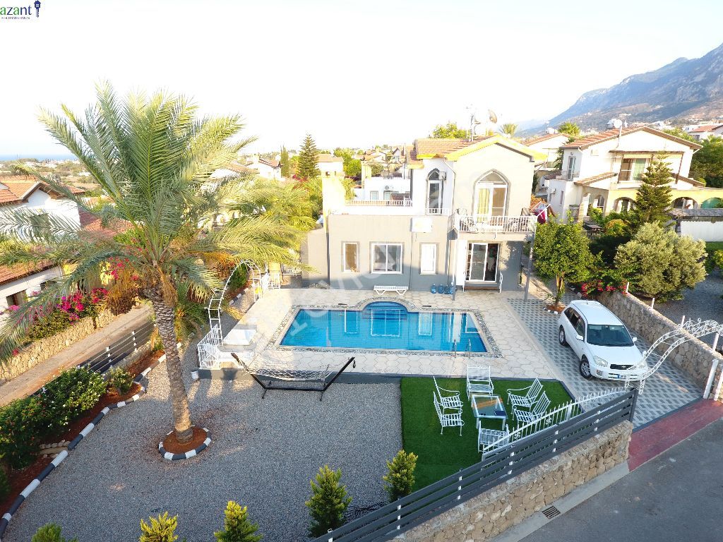 4 Bedroom Villa with Private Pool in Karsiyaka