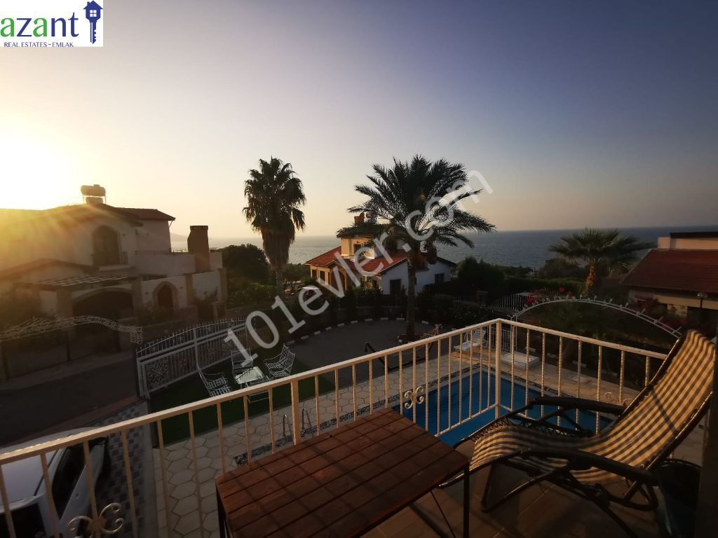 4 Bedroom Villa with Private Pool in Karsiyaka