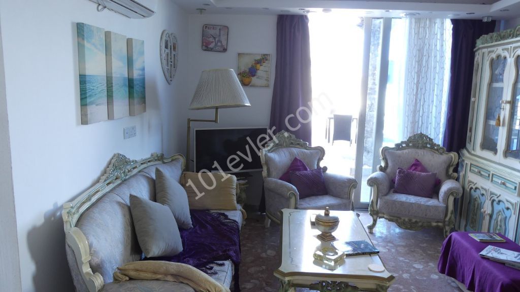 TO RENT, LUXURY, THIRD FLOOR, 2 BEDROOM APARTMENT, IN THE CENTRE OF KYRENIA.