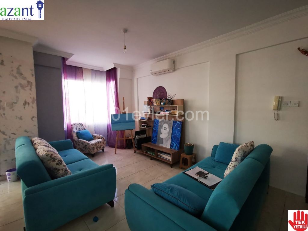 MITTELGESCHOSSWOHNUNG MIT 1 SCHLAFZIMMER IN ALSANCAK ** 