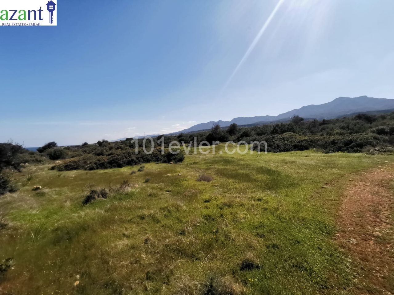 GRUNDSTÜCK MIT MEERBLICK IN KYRENIA ESENTEPE ** 