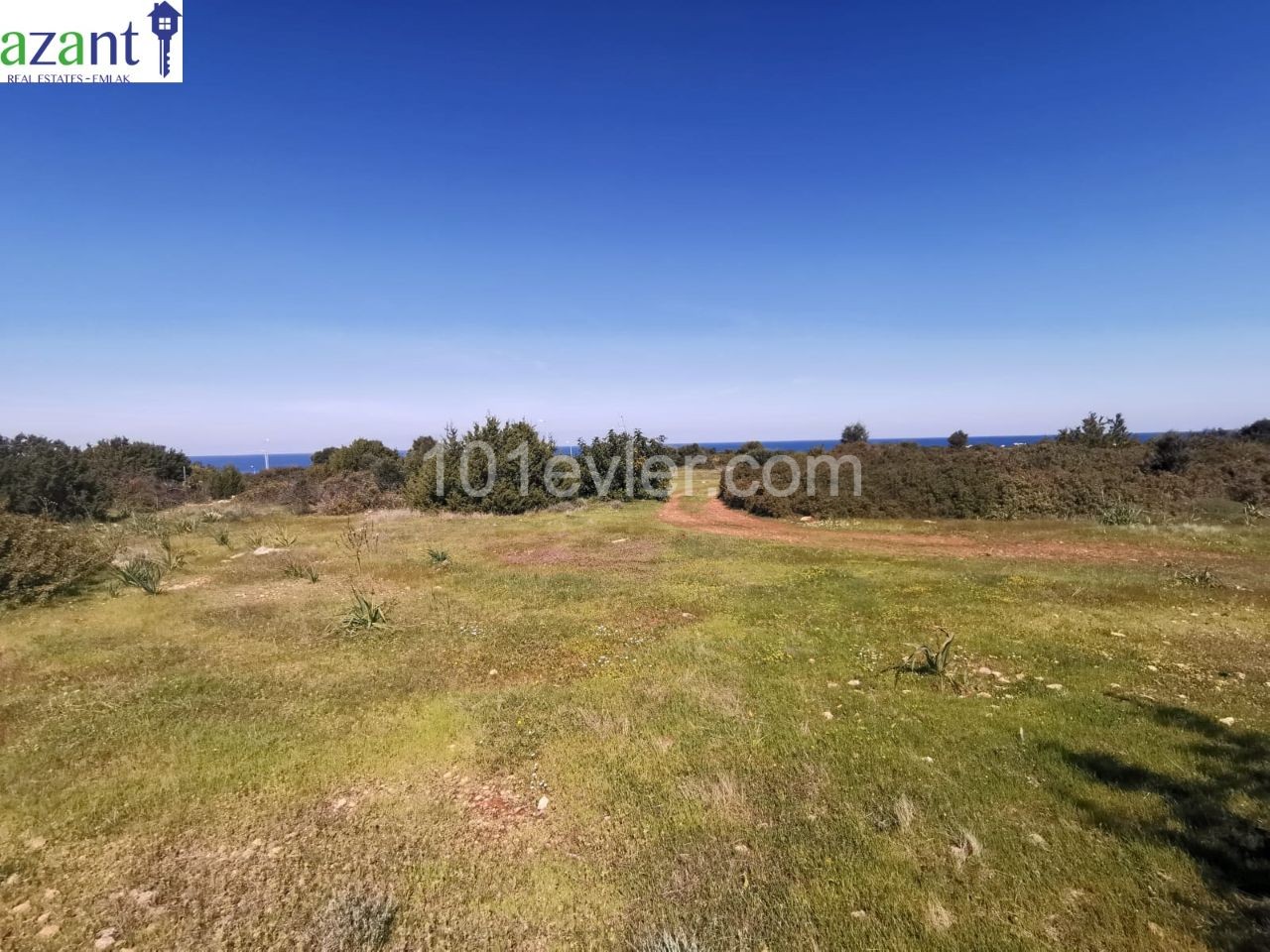 GRUNDSTÜCK MIT MEERBLICK IN KYRENIA ESENTEPE ** 