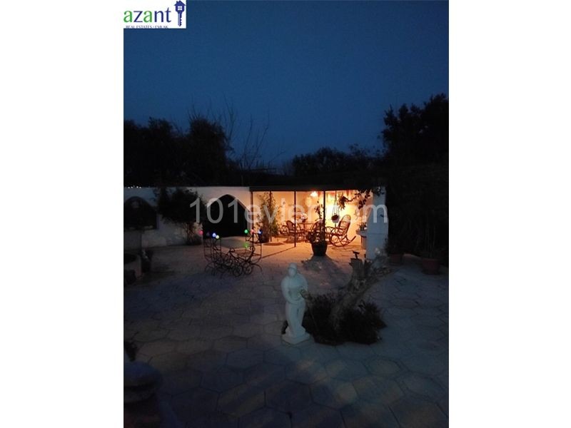 BUNGALOW MIT 2 SCHLAFZIMMERN MIT GARTEN IN ALSANCAK ** 