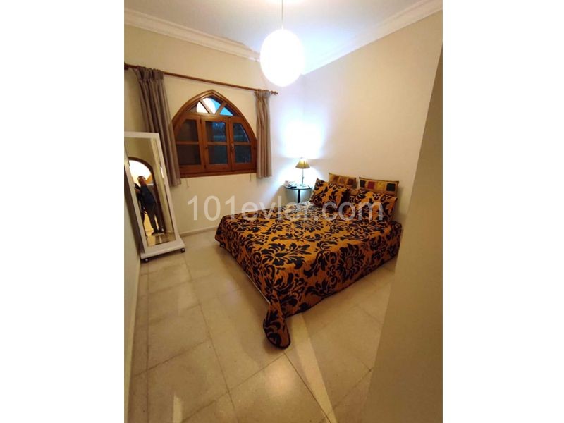 BUNGALOW MIT 2 SCHLAFZIMMERN MIT GARTEN IN ALSANCAK ** 