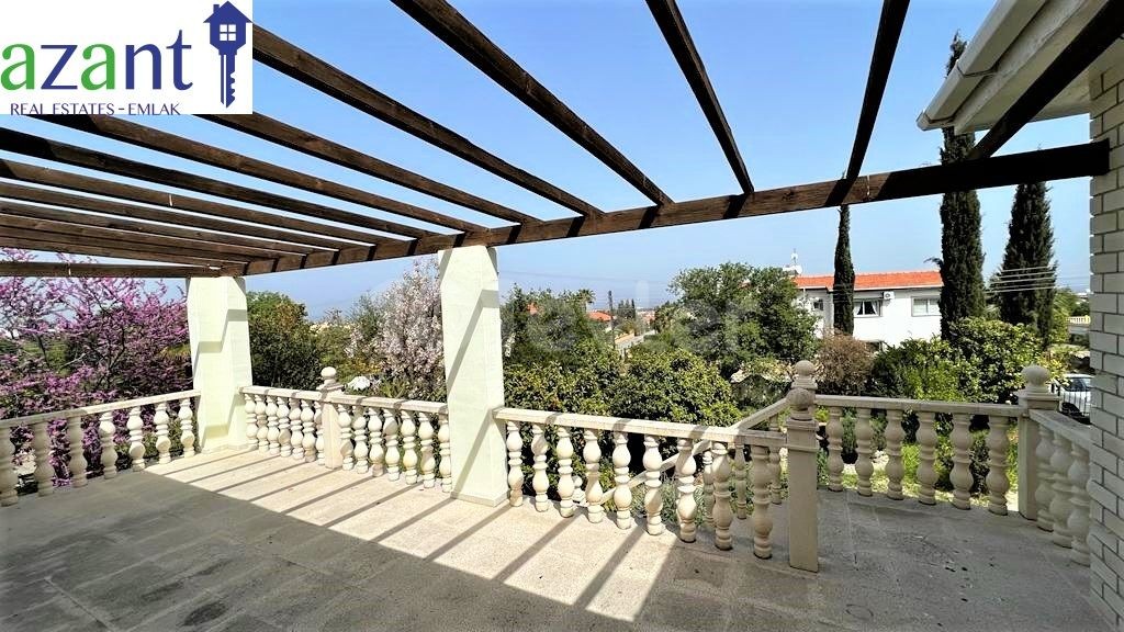 3-ZIMMER-VILLA MIT POOL IN ALSANCAK ** 