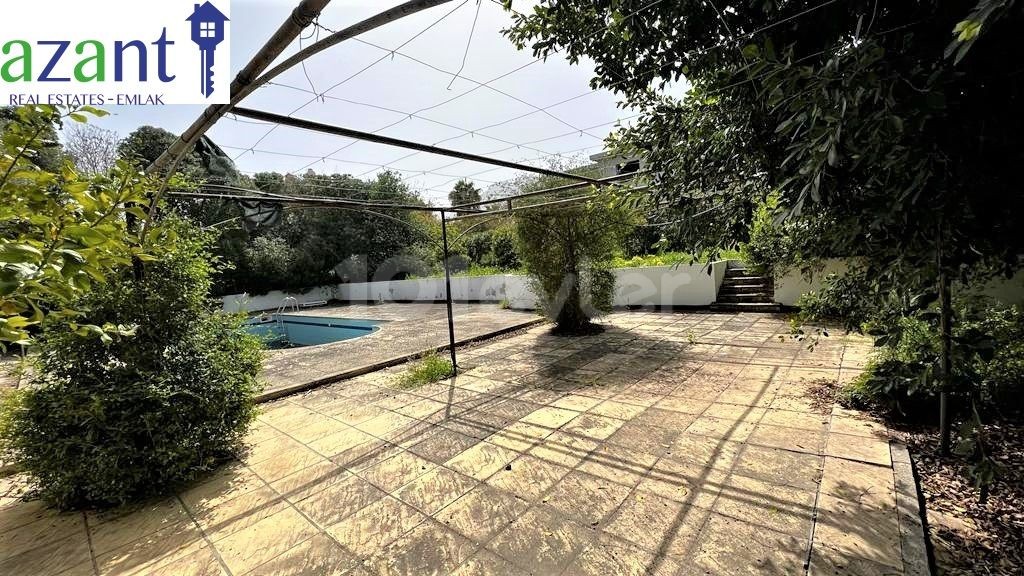 3-ZIMMER-VILLA MIT POOL IN ALSANCAK ** 