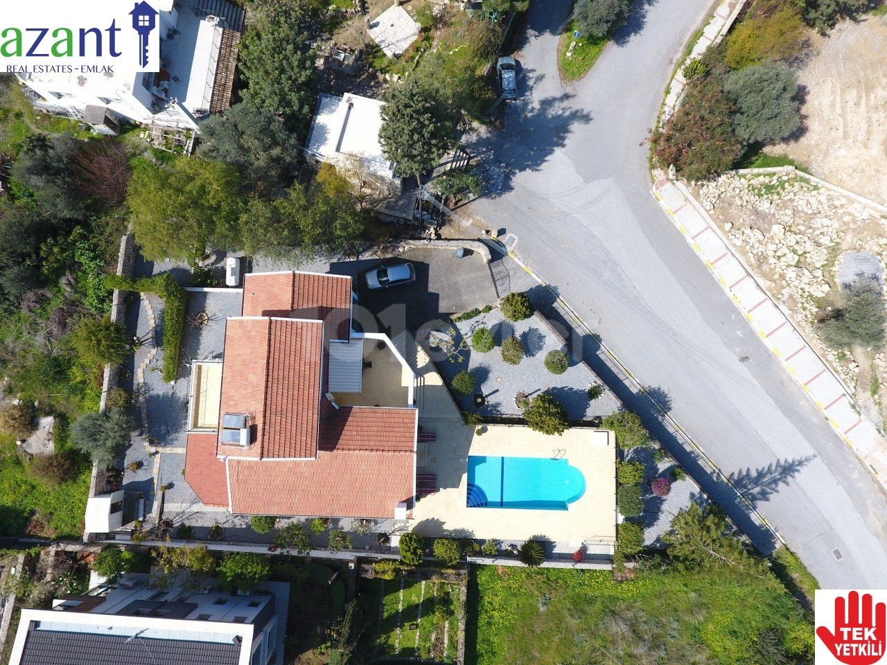 4-ZIMMER-VILLA MIT POOL IM OLIVENHAIN ** 