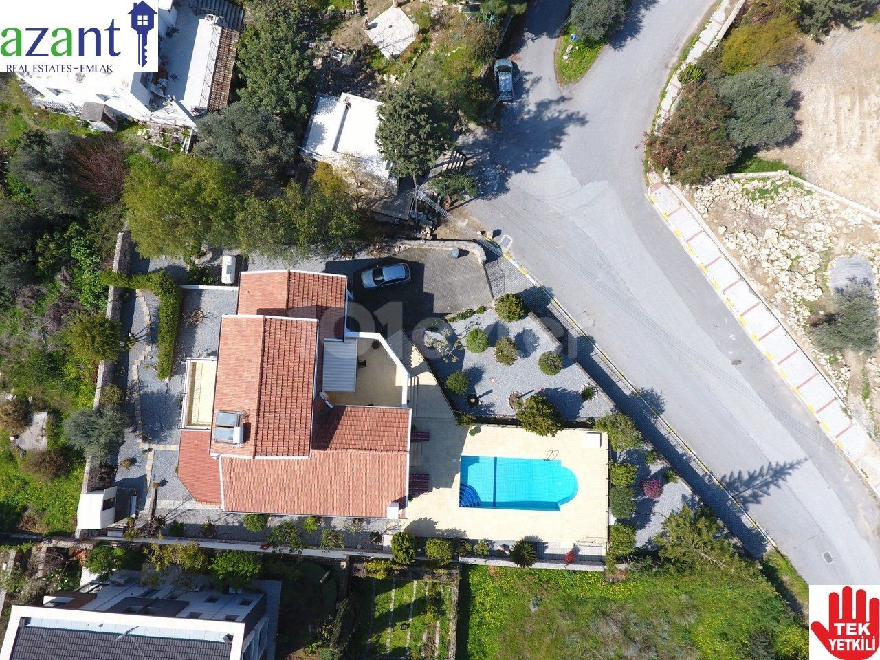 4-ZIMMER-VILLA MIT POOL IM OLIVENHAIN ** 